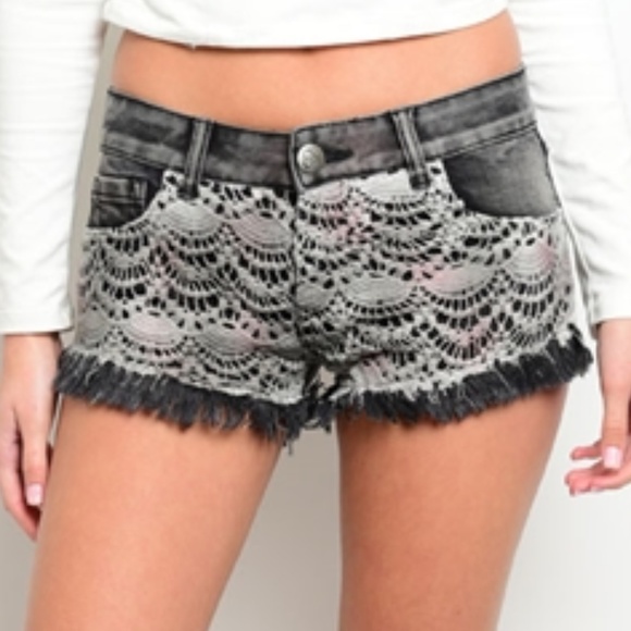 DENIM SHORTS